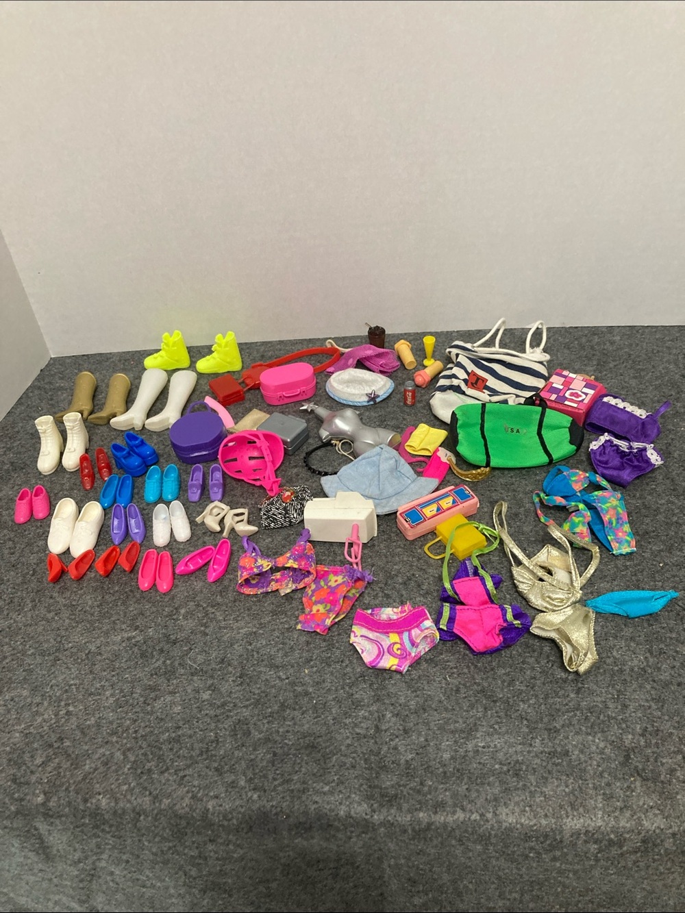 Barbie accessories shoes bathing suits bags great variety 90's early 2000's